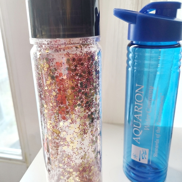 Preowned set of 2 water bottles. Good condition. - Picture 2 of 6